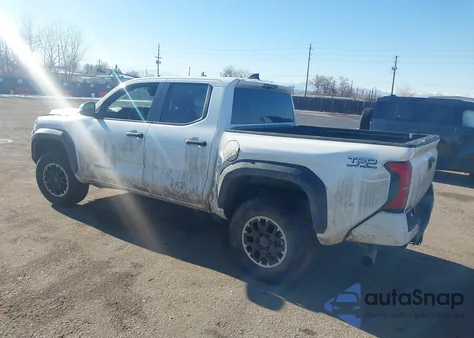 2024 Toyota Tacoma Double Cab z USA, uszkodzony, nr VIN 3TYLB5JN7RT002082